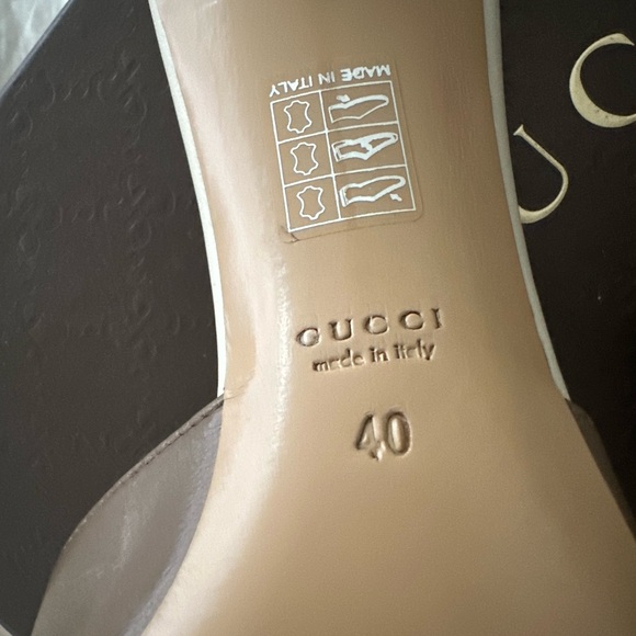 Gucci White and Brown Embossed Design - Picture 5 of 7